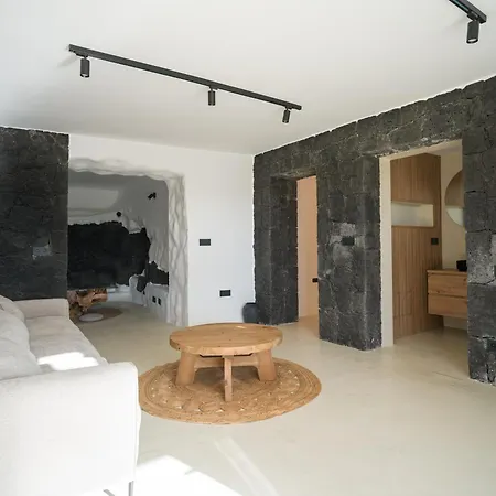 Luxury With Private Pool, Jacuzzi & Sauna - Cueva Del Sol Tahiche